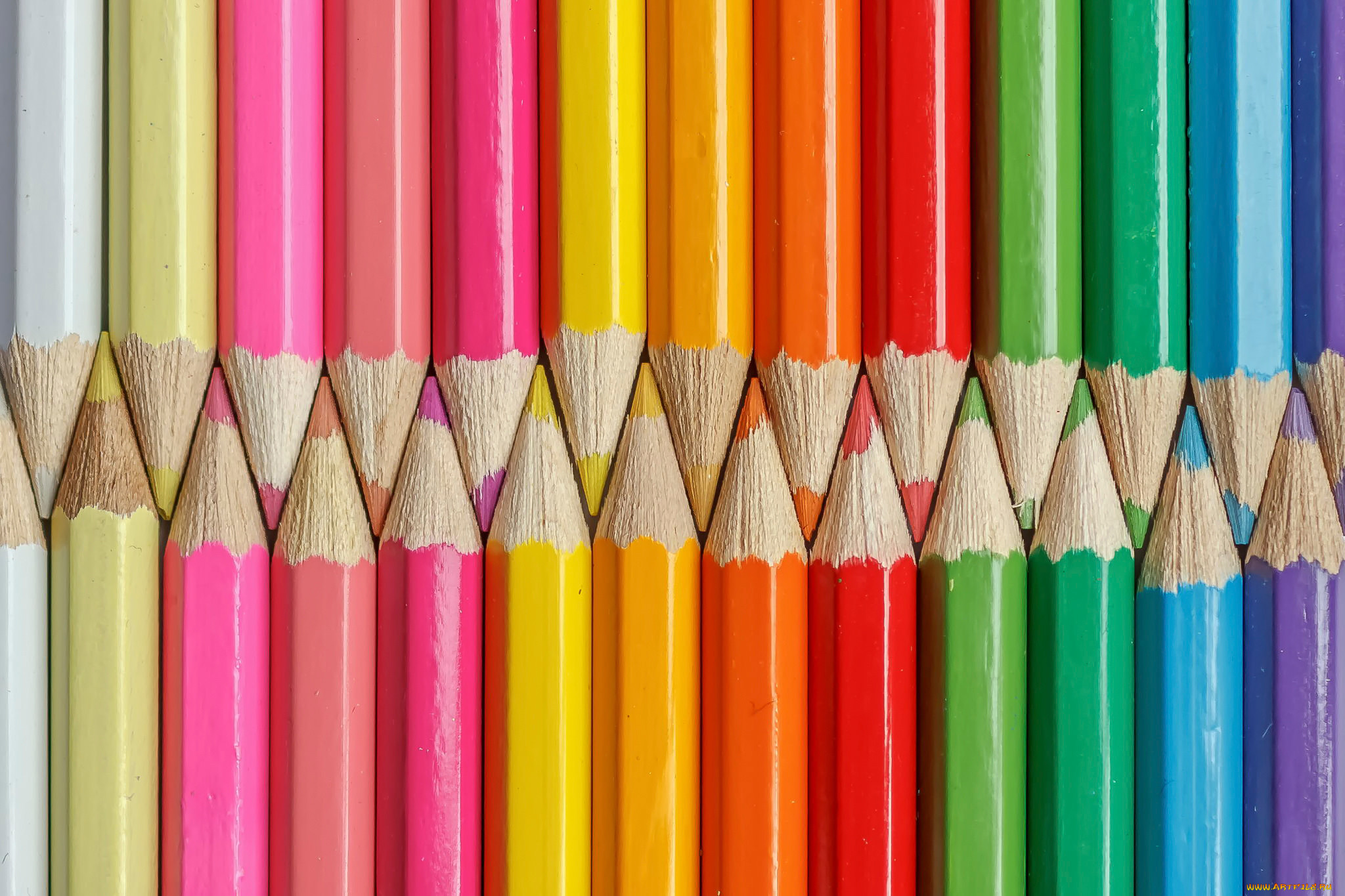 Цветной предмет. Карандаши цветные. Яркие карандаши. Яркие цветные карандаши. Цветы карандашом.